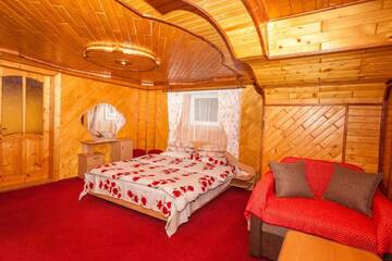 Фото номера Семейный люкс с балконом Лоджи Smerekova Hata г. Яблоница 8