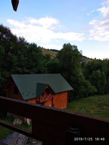Фото номера Номер Делюкс (для 2 взрослых и 1 ребенка) Отель Trembita г. Яблоница 35