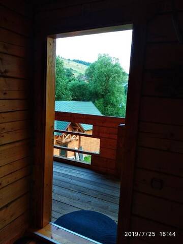 Фото номера Номер Делюкс (для 2 взрослых и 1 ребенка) Отель Trembita г. Яблоница 37