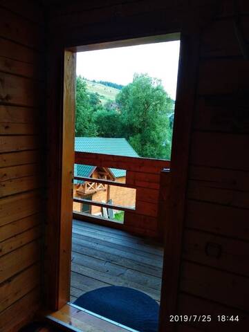 Фото номера Номер Делюкс (для 2 взрослых и 1 ребенка) Отель Trembita г. Яблоница 15