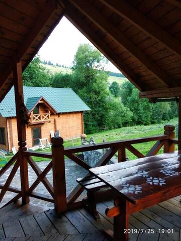 Фото номера Номер Делюкс (для 2 взрослых и 1 ребенка) Отель Trembita г. Яблоница 19