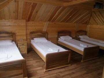 Фото номера Классический четырехместный номер Отель Kisva Hotel г. Яблоница 2