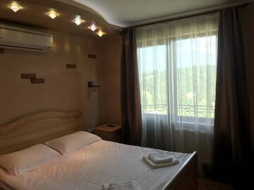 Фото номера Люкс с балконом Отель Kisva Hotel г. Яблоница 2