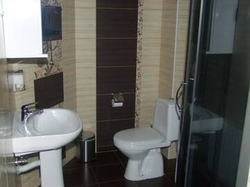 Фото номера Просторный двухместный номер с 2 отдельными кроватями Отель Kisva Hotel г. Яблоница 2