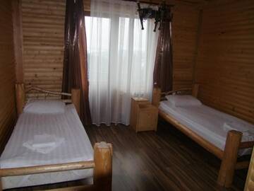 Фото номера Просторный двухместный номер с 2 отдельными кроватями Отель Kisva Hotel г. Яблоница 3