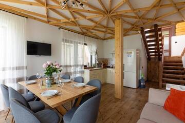 Фото номера Шале с двумя спальнями Шале GOOD DAYS Shale Resort 4 км до Буковеля г. Яблоница 5