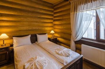 Фото номера Улучшенное шале Шале GOOD DAYS Shale Resort 4 км до Буковеля г. Яблоница 2