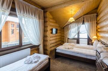 Фото номера Улучшенное шале Шале GOOD DAYS Shale Resort 4 км до Буковеля г. Яблоница 4