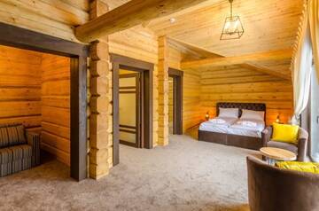 Фото номера Шале с двумя спальнями Шале GOOD DAYS Shale Resort 4 км до Буковеля г. Яблоница 8